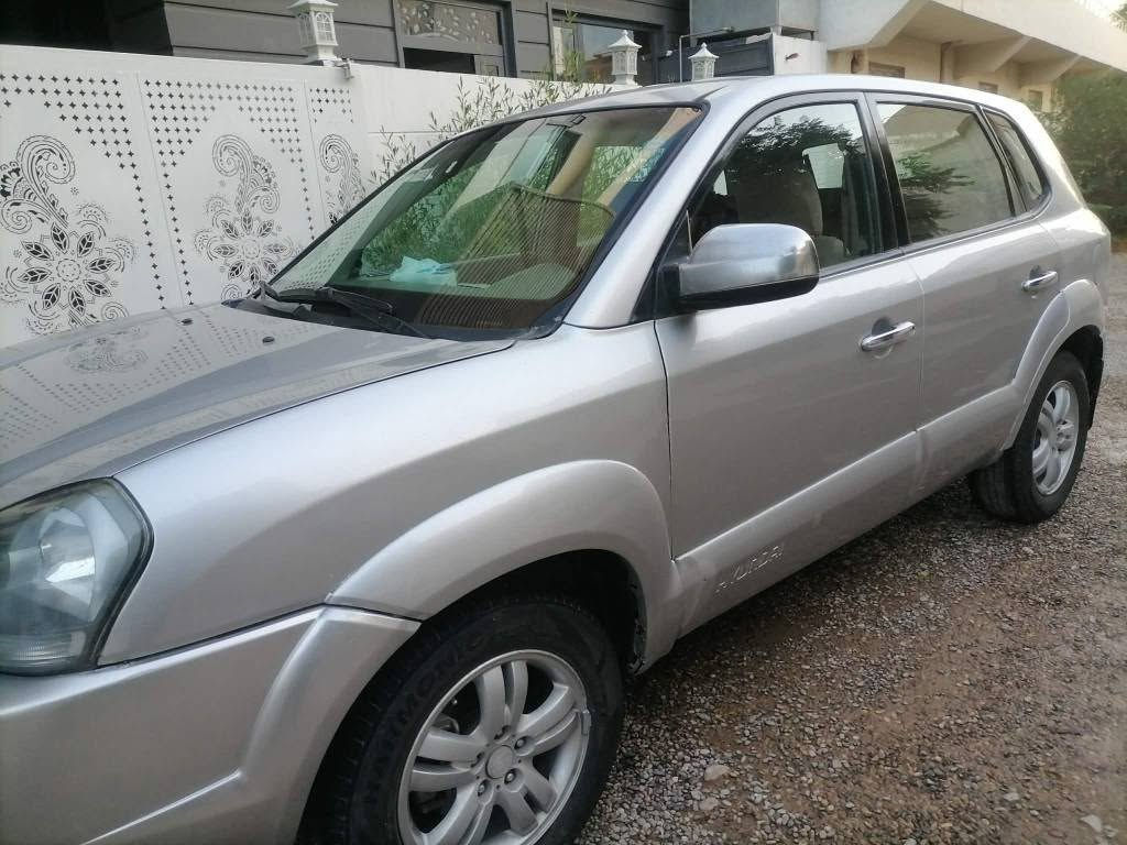 هۆندای ​تۆکسۆن (٦ پستۆن) - خاوێن و بێ مەسرەف
​مۆدێل: 2007
​گێڕ: ئۆتۆماتیک
​مەکینە: 6 پستۆن (مەکینە گەورە)
​دۆخی گێڕ و مەکینە: بەشەرت، بەبێ کێشە
​بۆیاخ: حیزام بۆیاخ، بەبێ ئەوەی ناوەوەی گرتبێت (ناوەوەی بەشەرت).
​بەڵگەنامەکان: سەنەوی، ڕەقەم، ژینگە و ڕێگاوبانی هەمووی نوێیە و دراوە.
​دۆخی گشتی: سەیارەیەکی تەواو خاوێن و بێ مەسرەفە، ماڵی دۆستە.
​شوێن: کەلار
​نرخ: 73 وەرەقە (لەگەڵ معامەلەیەکی کەم)
​ژمارەی پەیوەندی: *********** كالار, السليمانية
