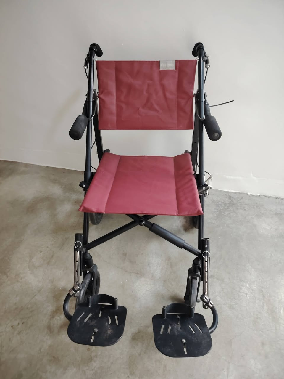 السلام عليكم ورحمة الله وبركاته 🌹
♿ عربانة معوقين جديدة جداً ♿
🇩🇪 مستوردة من ألمانيا
✨ حالتها ممتازة وراقية ومرتبة بمعنى الكلمة
🪑 القماش درجة أولى
🔩 المعدن درجة أولى وقوي جداً
⚙️ سلسة جداً بالحركة وسهلة الاستخدام
💪 تتحمل وزن لغاية 150 كغم
🔴 سبب البيع: العربانة شوية عالية على الحجي، لذلك نريد نبيعها.
💰 السعر: 240 ألف دينار عراقي فقط
🚢 الشحن والاستيراد من ألمانيا للعراق كان مكلف، وسعرها الحقيقي يسوه أكثر من سعر البيع.
♾️ عربانة قوية وراقية، وتشتريها للعمر إن شاء الله.
📞 للتواصل والشراء:
*********** 📱
