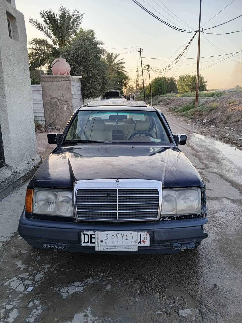 السلام عليكم للبيع موديل 86 سنويه نافذة تحويل مباشر محرك 2,500 ديلكو بي ضمان عليه غرامه 100 على المشتري سياره حلوه عوزه دبلات اماميه شويه ترتيب مستعجل على بيعته لان محتاج فلوس سعر 30 مكاني بغداد الدورة اتصل على رقم ***********
