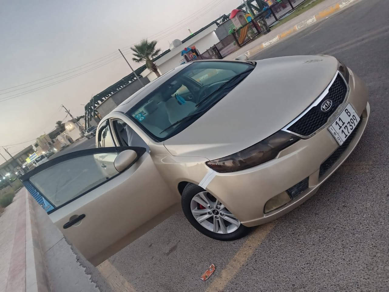 سلام عليكم من رخصت الادمن سيراتو 2009للبيع كير مكينه مكفولات ييه ضربه بالجاملغ الخلفي السياره فول استثناء البصمه الرقم بغداد جديد انكليزي بشرط تحويل السياره خليجيه مصبوغه عام جماليه السعر 70 وبيه مجال الرقم ***********
