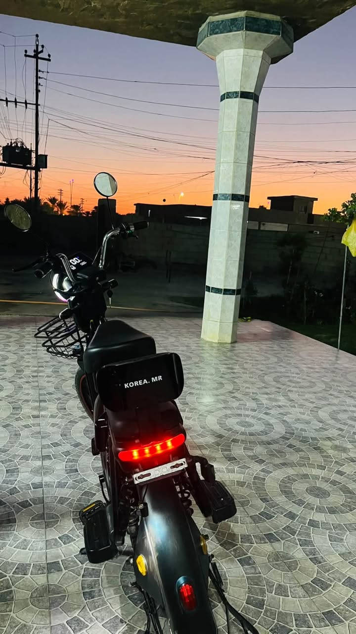 السلام عليكم  للبيع دراجه شحن كوري يمار حجم 20 

بطاريه 5 اصليه شرط عقل  اصلي جديد  شرط 60v 

شاحنه اصليه وياه ايضا 60v  دراجه حيل نضيفه 

سماعات شغاله 
بلوتوث شغال لد خلفي زنون امامي 
هورن شغال 

كله شرط ما نقصه شي  تشغل وتمشي 

#السعر 450 وبي مجال 

المكان تكريت البوعجيل 
للاتصال ***********
