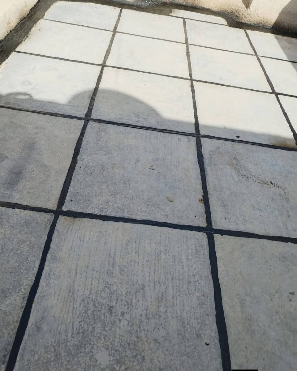احمي سطحك من الرطوبه  كادر متخصص زفت ماستك   درجه والئ معالجه جميع لاسطح المنازل والشقق ✓✓مراسله واتساب او اتصال ***********
