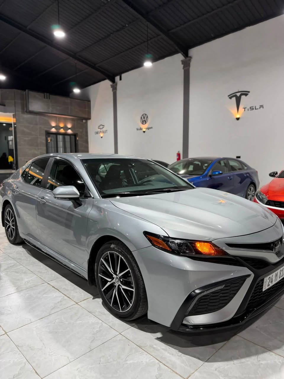 🚘 للبيع كامري 2023 SE
📍 الممشى: 21 ألف ميل�⚙️ المواصفات: SE
 ● محرك 2.5 لتر 4 سلندر
 ● قير أوتوماتيك 8 سرعات
 ● جنوط رياضية
 ● مقاعد رياضية
 ● شاشة ترفيه
 ● Apple CarPlay وAndroid Auto
 ● Toyota Safety Sense 2.5+
 ● مثبت سرعة راداري
 ● تحذير ومساعدة الخروج عن المسار
 ● أنوار عالية أوتوماتيك
 ● كاميرا خلفية
💥 الحادث: بوند وجاملغ، والمبدلات كلها أصلية.�🎨 السيارة بلا صبغ�🛋️ الدواخل سليمة�🛡️ الإيربكات سليمة
💰 السعر: 190 ورقة، والمجال قليل
📞 للاستفسار: ***********�📍 العنوان: الموصل – المعارض الحديثة

