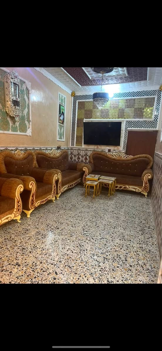 سلام عليكم بيت للبيع م 120 م البيت بناء جديد طابو مكانه احي زهراء قرب جامعت ميسان البيت يباع علامبادره وبدون مبادره /***********
