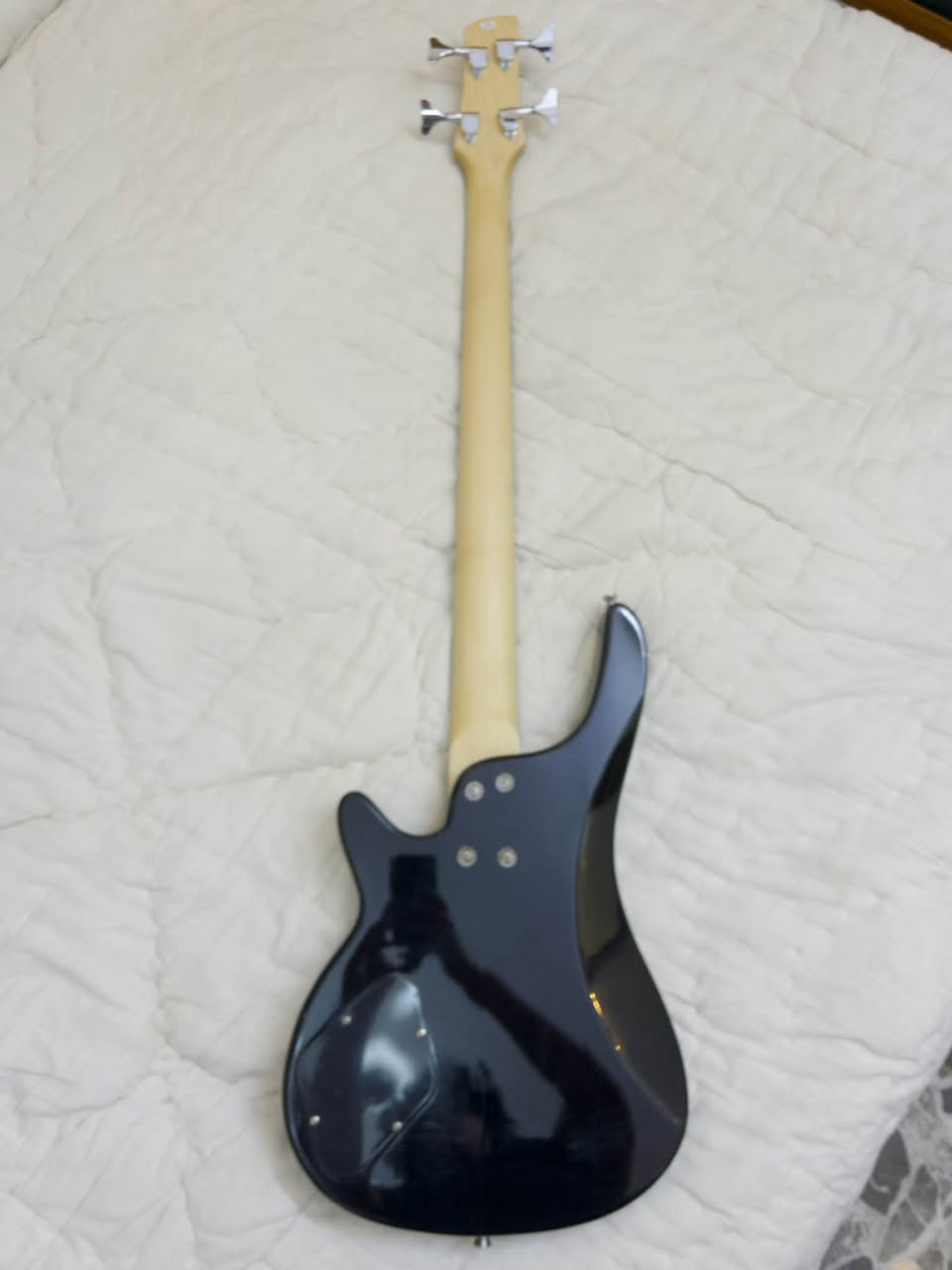 (Bass guitar)
بيس كيتار IRIN نظافه 90% البيس يشتغل بدون اي مشاكل اذا تريد تواصل وياي و اصورلكياه
 السعر (90) قفل🔒
عنواني الاعظميه راغبة خاتون رقمي : ***********
