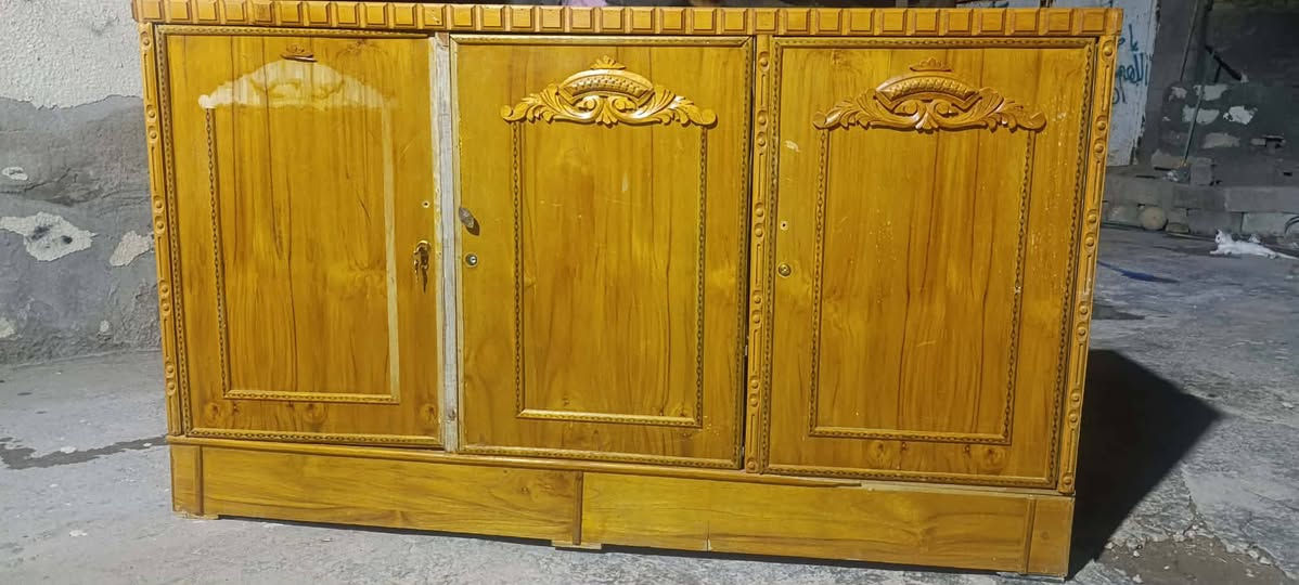 بوفيه  3بيبان  نقص قفاله  بي  السعر 50وبيهه مجال الرقم للتواصل ***********
