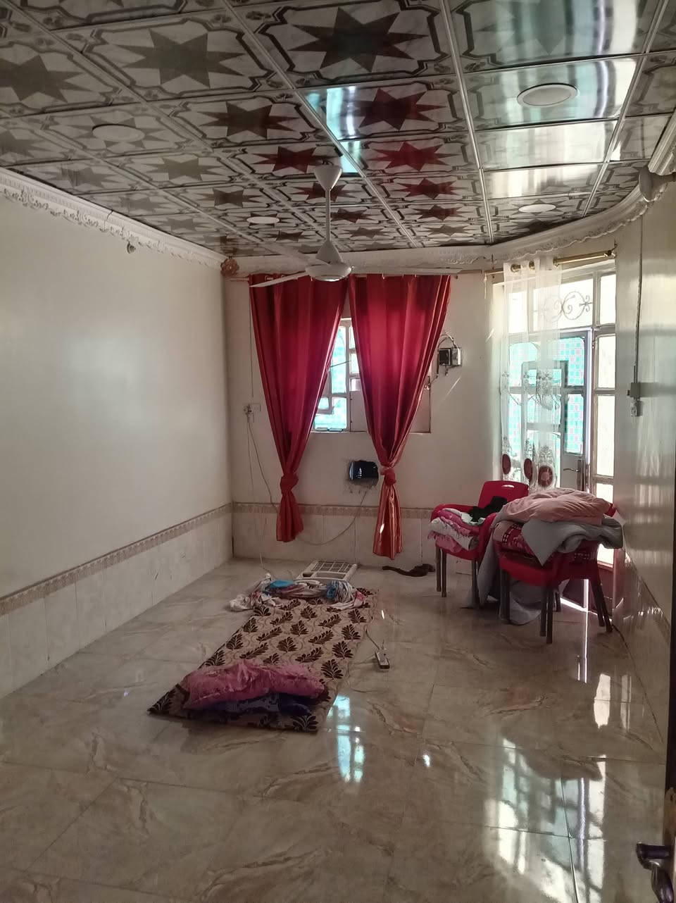 سلام عليكم بيت اللبيع بسيف سعد وره غسل مال سعد أولاده فرع الثالث مساحه 100 متر واجهيه 5 ونزل 20 بيت كامل جاهز للسكن مسجل بلقيم مقام بس مكاتبه سعر عله خاص او (***********)
