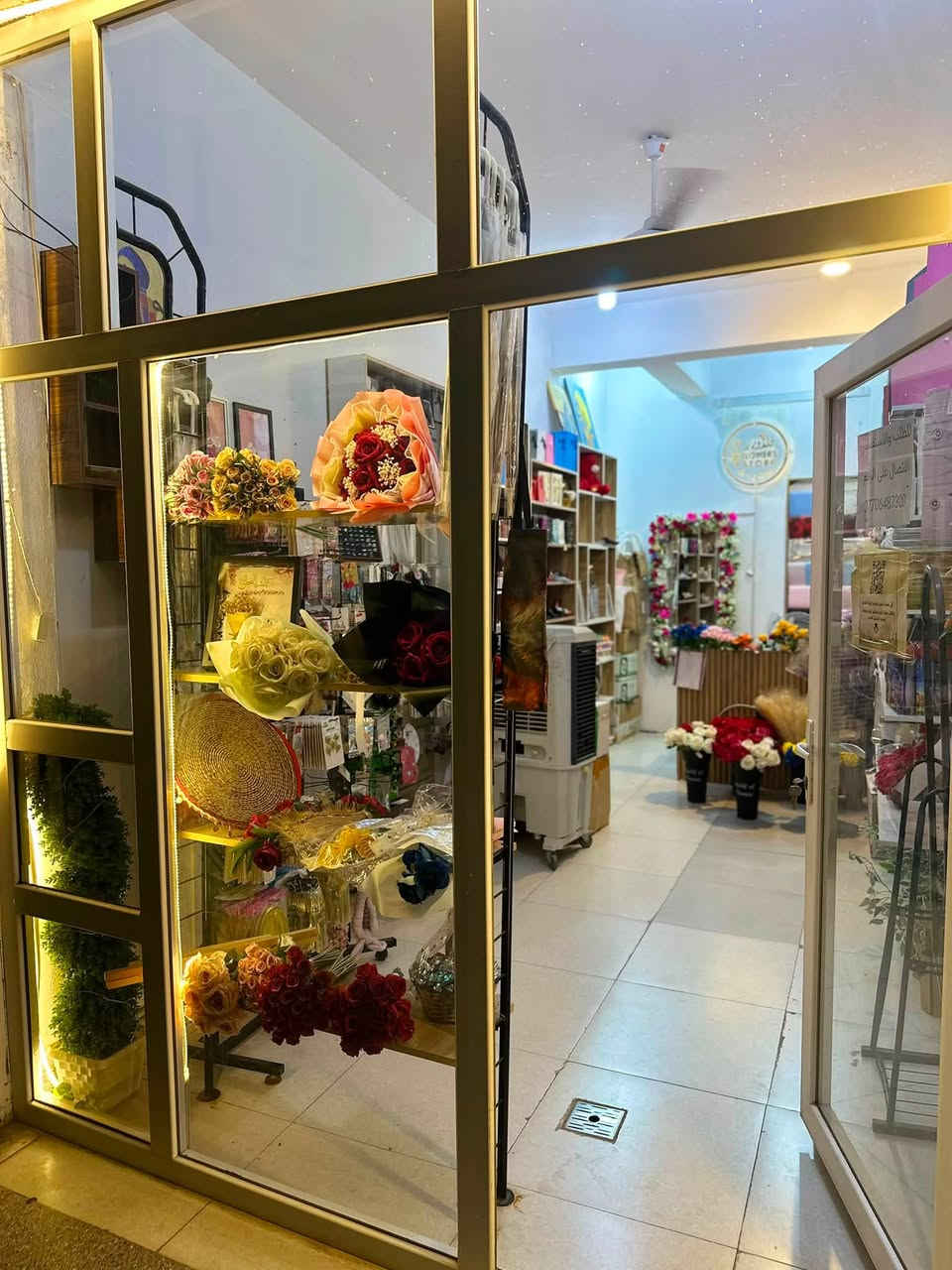 السلام عليكم 
محل ورد للبيع متكامل(ورد, هدايا,اكسسوارات,تجهيز مناسبات,بوكيهات)
الموقع :شارع الجمعية قرب معهد محمد البسام
سبب البيع عدم التفرغ
للاستفسار الاتصال على رقم

‭***********‬
***********
