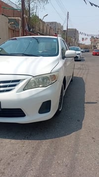 من رخصه صاحب الكروب كورلا لبيع ٢٠١٣ سياره جديده بيه بس بارد شبرين سنوي...
