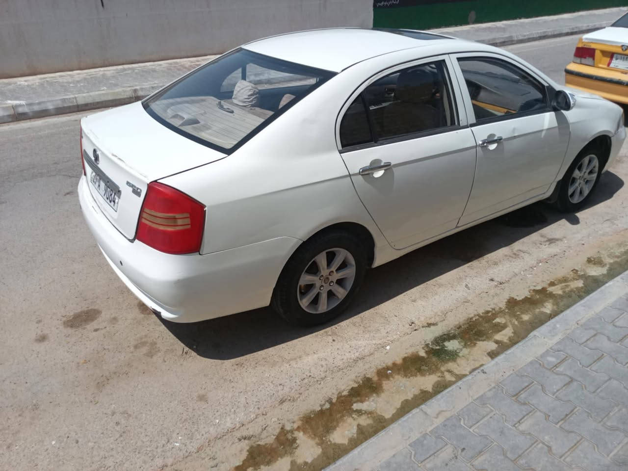 السلام عليكم 
ليفان موديل ١٢للبيع رقم واسط انكليزي مكينه وكير كورلا اوتماتيك بيه تخم تاير جديد حداديه خير من الله تحويل ثاني يوم كوت خاجيه شارع 40 موبايل ***********
