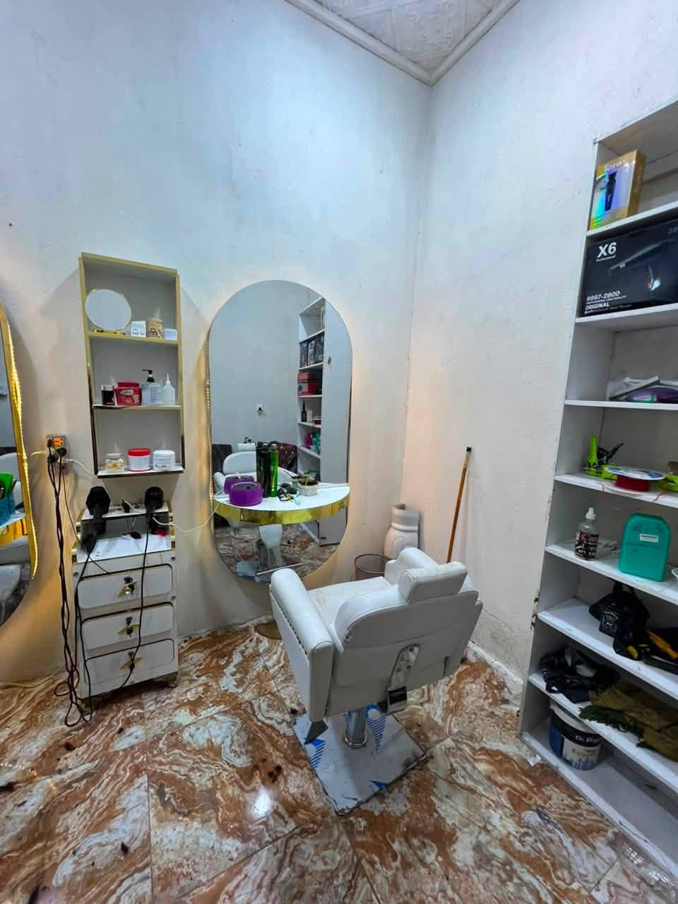 سلام عليكم شباب محل متكامل لبيع عدم تفرغ. العماره حي جمعيات شارع عشرين ***********
