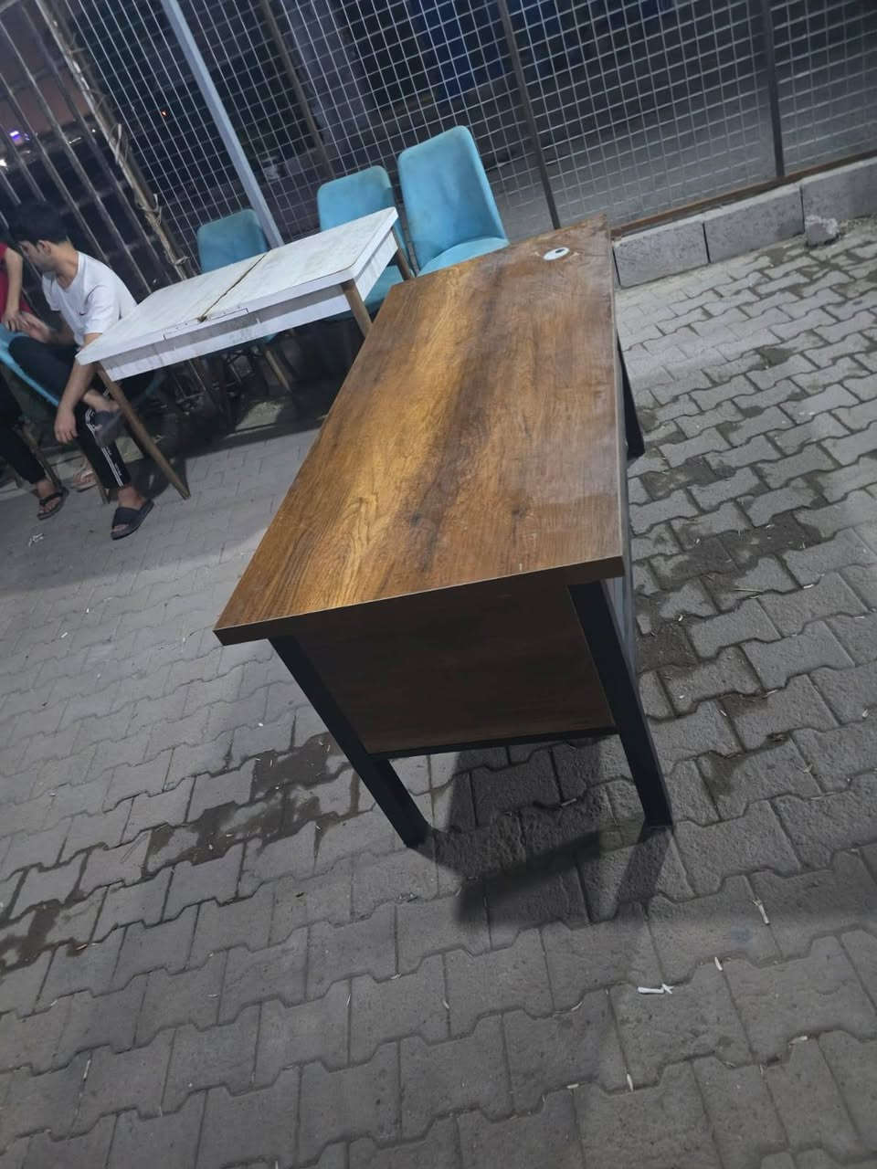 ميز مكتب • نظيف • توصيل كركوك