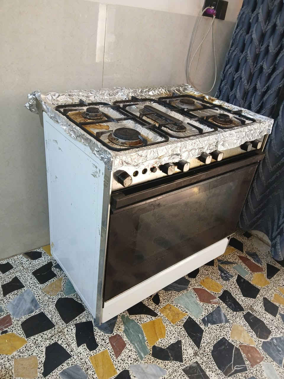 طباخ عشتار كامل شغال فرن شغال هم لبيع رايده ٧٥ وبي مجال شراي اتصل مكاني بغداد الشعله ***********
