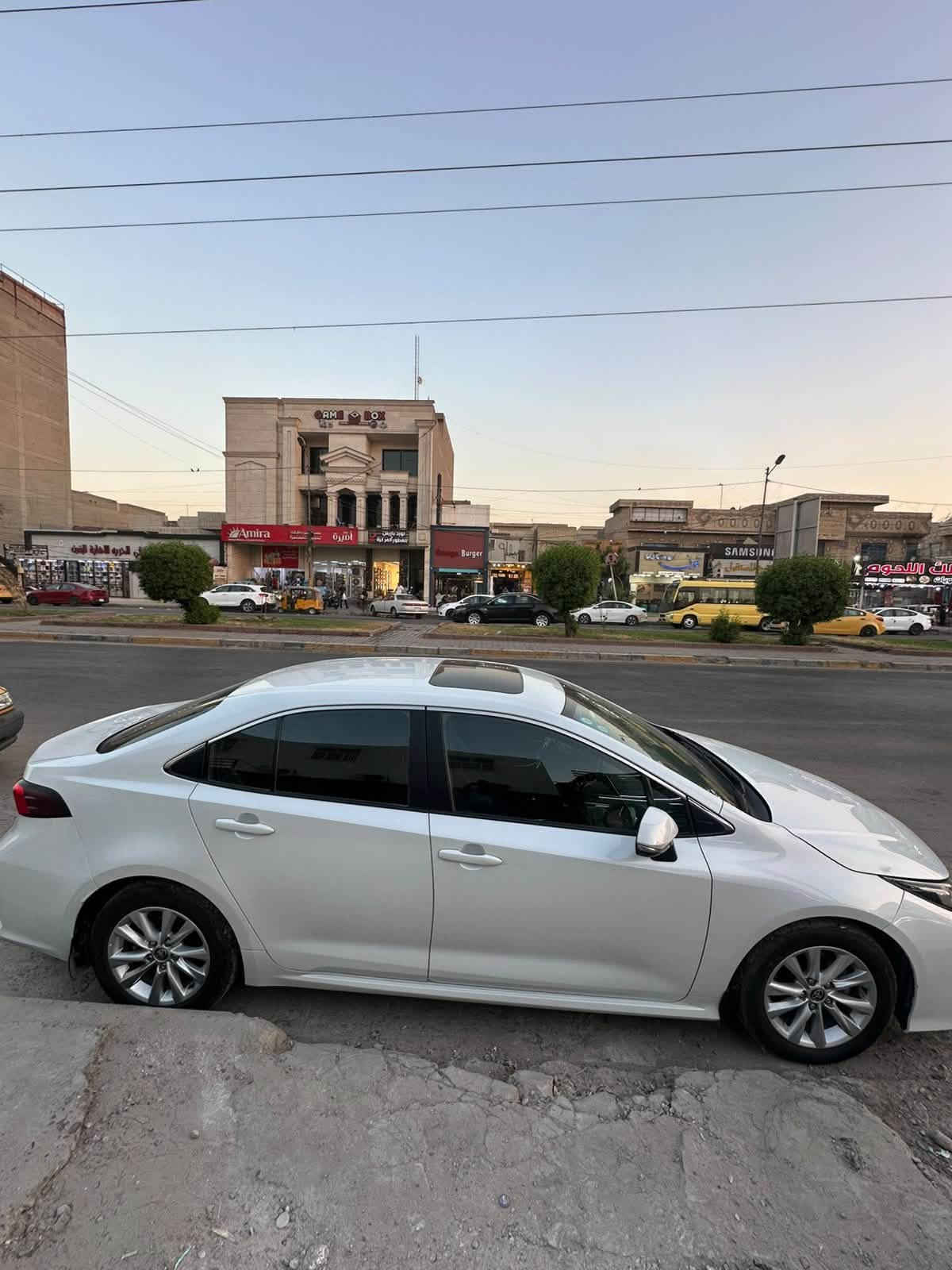 كورلا خليجي ساز
بيها ضربه بسيطه موجود صوره الضربه بلمنشور
ماشيه ٤٢ 
السياره كلش نضيفه 
***********
مكان السياره الحريه الدولعي
