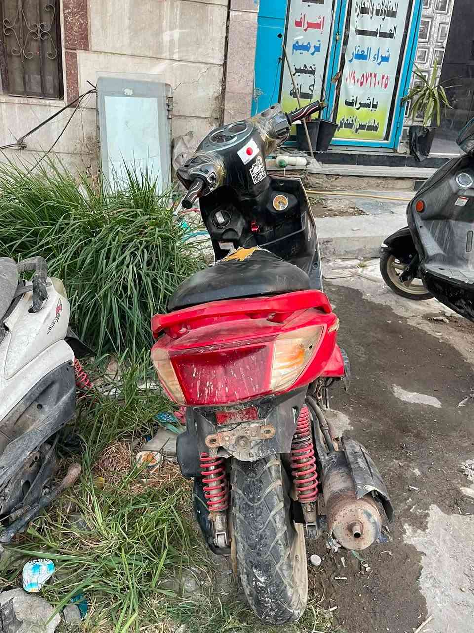 سلام عليكم دراجه سكنس فحل ياباني نوزل بيها بكن مجفته جديد دراجه كهرباءياتها شغاله  ابيعاه كوم حديد سعرها ٤٠٠وبيها مجال حك لجيه مكاني لكاضميه لمحيط رقم لهاتف ***********
