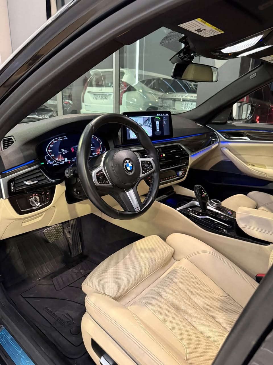 BMW 530i 2022 Xdrive M pakage Black
بي ام دبليو BMW 530i
موديل /2022 
العداد / ماشية 50  الف ميل فقط
سعر / 245 ✅$ ورقه مجال حق جية 
السيارة xdrive  
اللون / اسود ميتاليك  ، بلاك اديشن ، لون الداخل ابيض ديزاينو ، 
 السيارةفول الفول ، مواصفات كاملة للاخير ، بدي ام M package بيلادي , اربع ابواب بصمة و صندوق كهربائي و فتح واغلاق ذاتي للسيارة و الصندوق عند الاقتراب ، فتحة سقف ، لايتات بلو ( ازرق ) اداپتڤ و دايناميك، شاشة  حساسات امامية خلفية ٣٦٠ درجة ، رادار امامي وخلفي و جانبي و مانع اصطدام توقف ذاتي ، رادار کبیر اداپتیف نظام القيادة الذاتية ACC، نظام منع الخروج عن المسار LKA
نظام النقطة العمياء BSA , عداد سرعة الكتروني ، شاحن موبايل لاسلكي ، بريك بصمة و اوتو هولد ، سماعات هارمان كاردون ، كشنات امامية كهرباء و ميموري جهتين ، سكان كهربائي وهزاز عند الخطوط، تحكم صوت السيارة بالاشارة ، 
دواخل ليد تتغير عدة الوان حسب الرغبة ، تشغيل عن بعد ومواصفات اخرى كثيرة 
وارد امريكي جاملغ و بنيد صبغ عكس السائق شبر صبغ ٤ مكانات PDR.
موبايل / ***********. Whats app
