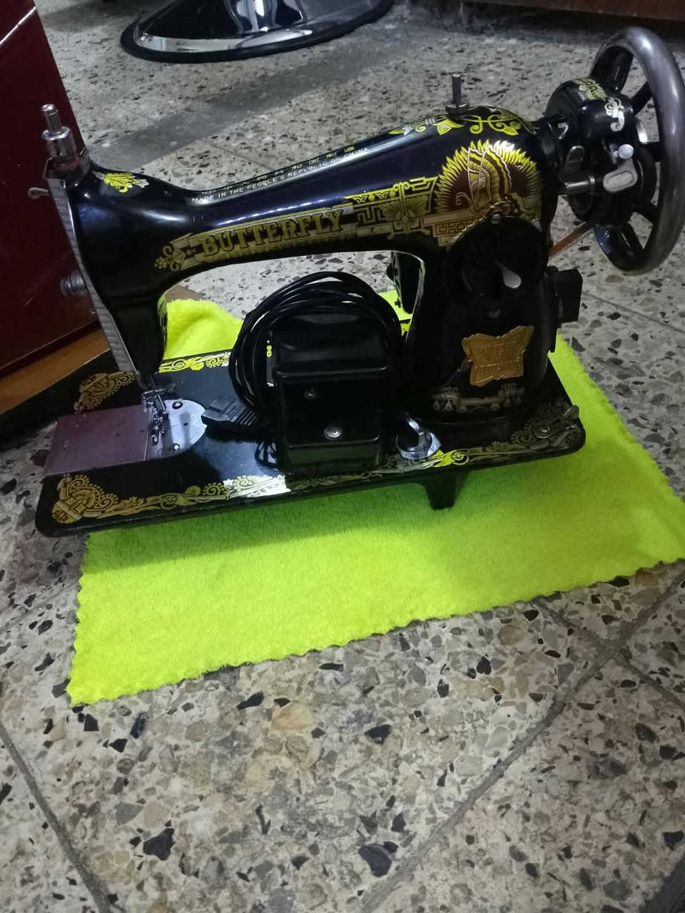 أخت الجديده مكينه استعمال قليل كامله مكمله ماعرف اخيط بيها أريده 125 وبيها مجال مكاني حي جهاد *********** اي استفسار اتصل وتدلل
