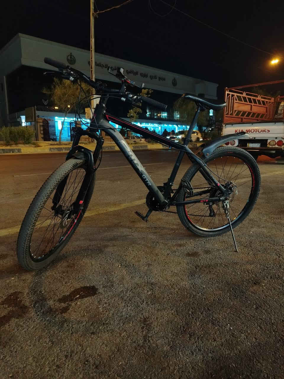 السلام عليكم
بايسكل جبلي BMX للبيع
بايسكل نضيف وكلشي شغال بيها
حجم 26 وتاية وراة جديد وچوبها هم جديد
وچوب أمامي هم جديد نسبة نظافة 95%
گير شغال وصطابات شغالة
السعر 85 ألف وبيها مجال حك جية
العنوان كَراج الشمال
*********** هذا رقمي ووبيها واتساب هم أو راسلني خاص
