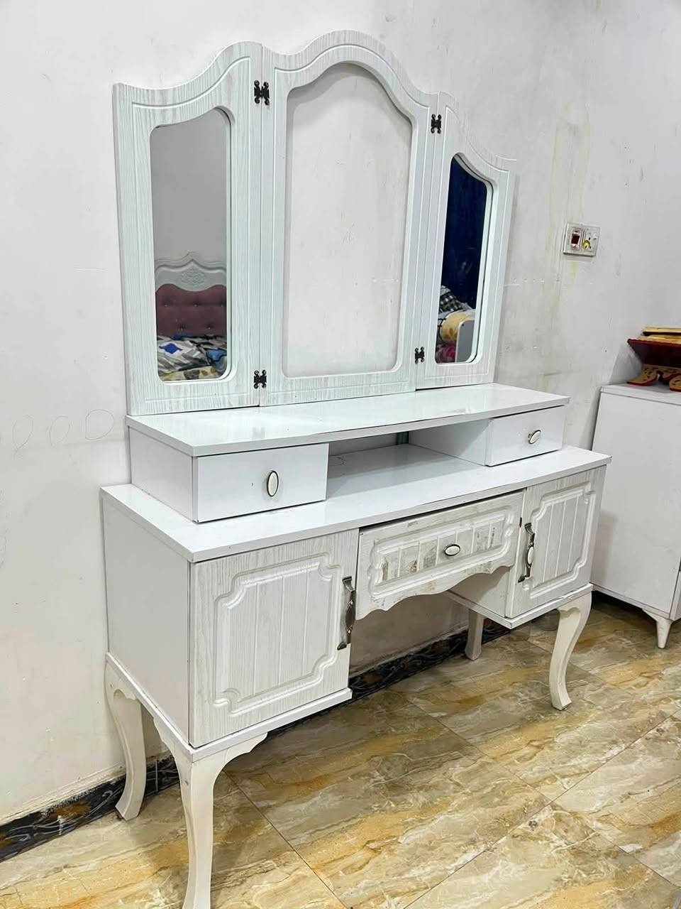 السلام عليكم عندي غرفه نوم للبيع مكاني بغداد قريب جامع النداء لاتصال ***********
325
