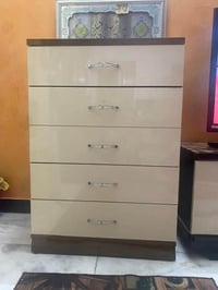 غرفه نوم للبيع نظيفه   كامله مابيها نقص السعر 400 وبيها مجال0770270153...