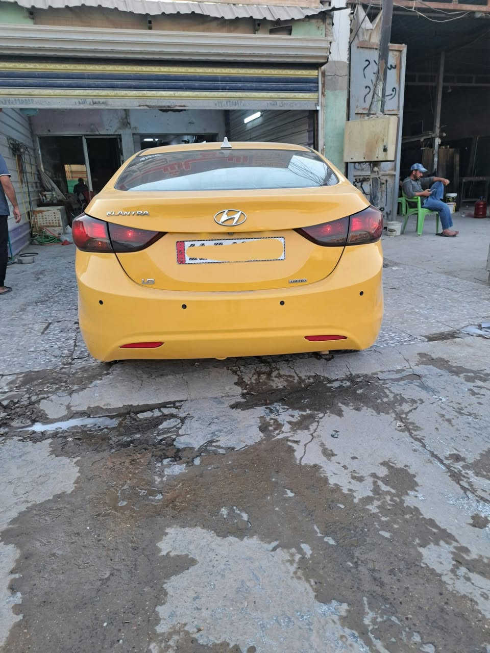 يا الله السلام عليكم 
سياره الانترا ٢٠١٢ وارد أمريكي 
باسمي تحول ثاني يوم 
السياره فول مواصفات بصمه فتحه 
كشنات تدفئه تبريد ثلج والتدفئه هم شغاله 
مصفره هيئه وغرامات 
حادثه بالخارج بس باب السائق 
سعر السياره 88 ورقه وبيه مجال بسيط 
حك الجيه مكان السياره بغداد 
للتواصل ***********
