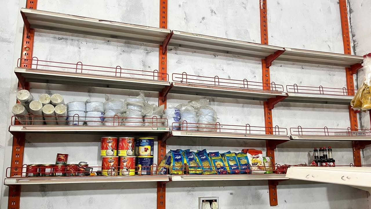 أغراض محل كامل للبيع عارضات 2 مجمدات 2 عارضات جبس 2 رفوف عدد 45  وحده من المجمدات عاطله
9 أمتار
الزبير الشمال
***********

