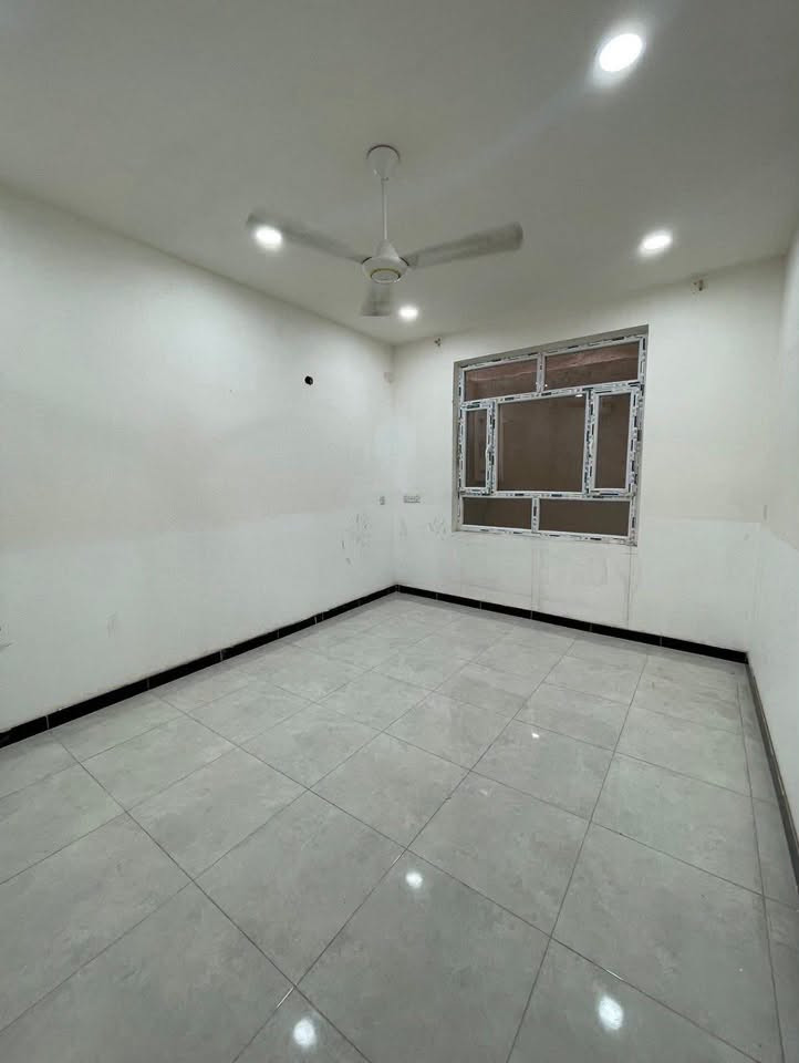 🏡 شقة أرضية حديثة للإيجار – عزل تام
📍 الأعظمية – قرب المحكمة
🛏️ غرفتين + صالة + مطبخ مشترك
🌿 منورين + طرمة + طبكة سيارة

💰 الإيجار: 700 ألف قفل

📞 ***********
📞 ***********

🏢 مكتب المستقبل للاستثمار والتسويق العقاري
