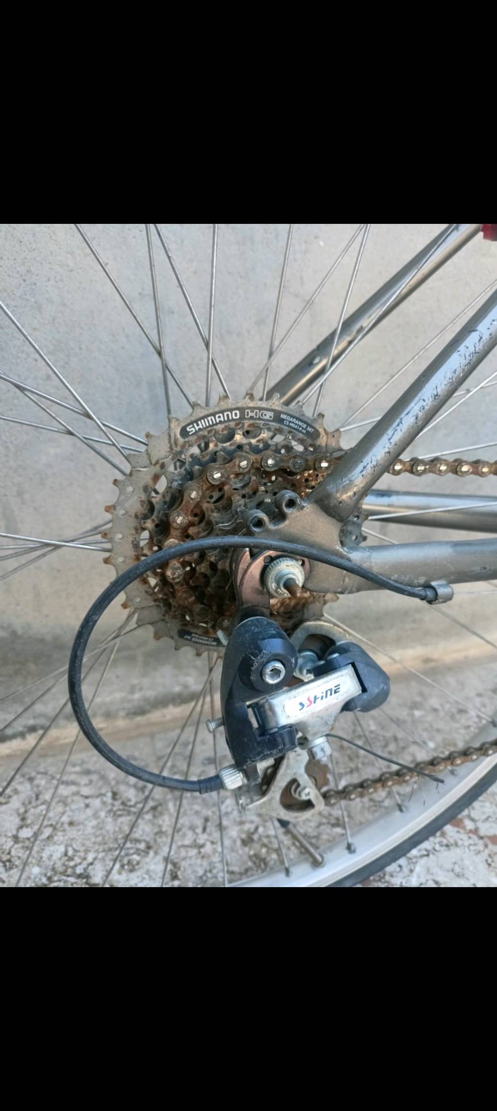 للبيع KhodaaBloom RAIL ياباني
Cross Bike رياضي وخفيف
قياس 700C / 28
فريم ألمنيوم
24 سرعة 3×8
Shimano SIS
فرامل V-Brake
سريع وخفيف بالسياقة
الحالة جيدة ومستعملة، بيها بعض آثار الاستخدام
السعر: 200 وبي مجال
مكاني ناصرية مركز 
***********