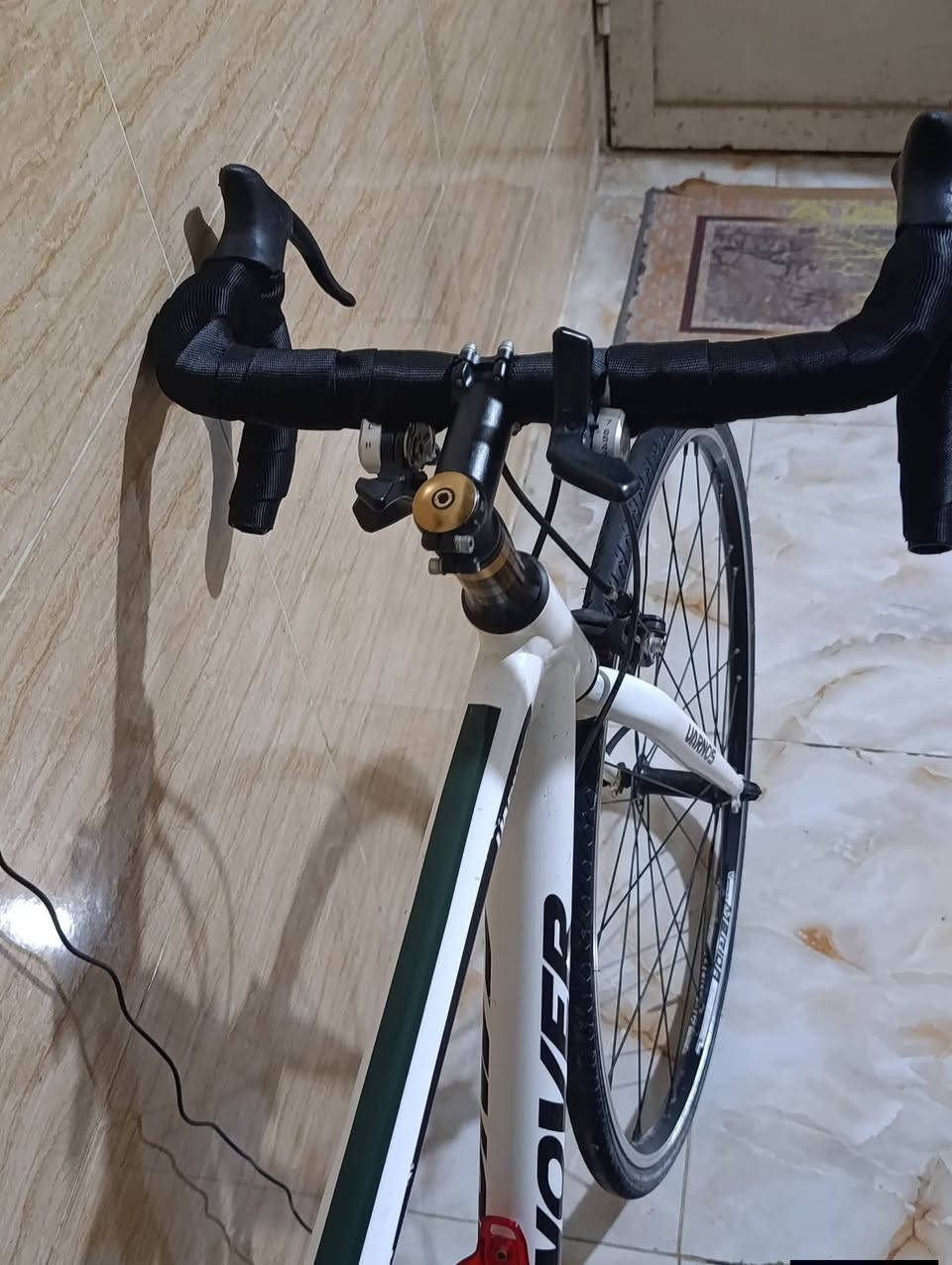 السلام عليك

للبيع فقط 

بايسكل رود للبيع

ماركه CANOVER اليابانية 

شعار الشركة مطبوع على الفريم

خفيف جدا وسريع ✈

تايرات نضيفه

جاهز اي عطل مابي👍🏻

سستم شيمانو اصلي 

 سرعات امامي7/3 خلفي

حجم التايرات ٢٨/٧٠٠

الكشن كاربون فايبر 

حجم الفريم 50 

وياله المنيوم 

السعر: 250 الف 

العنوان : بغداد 

الرقم للتواصل /***********
