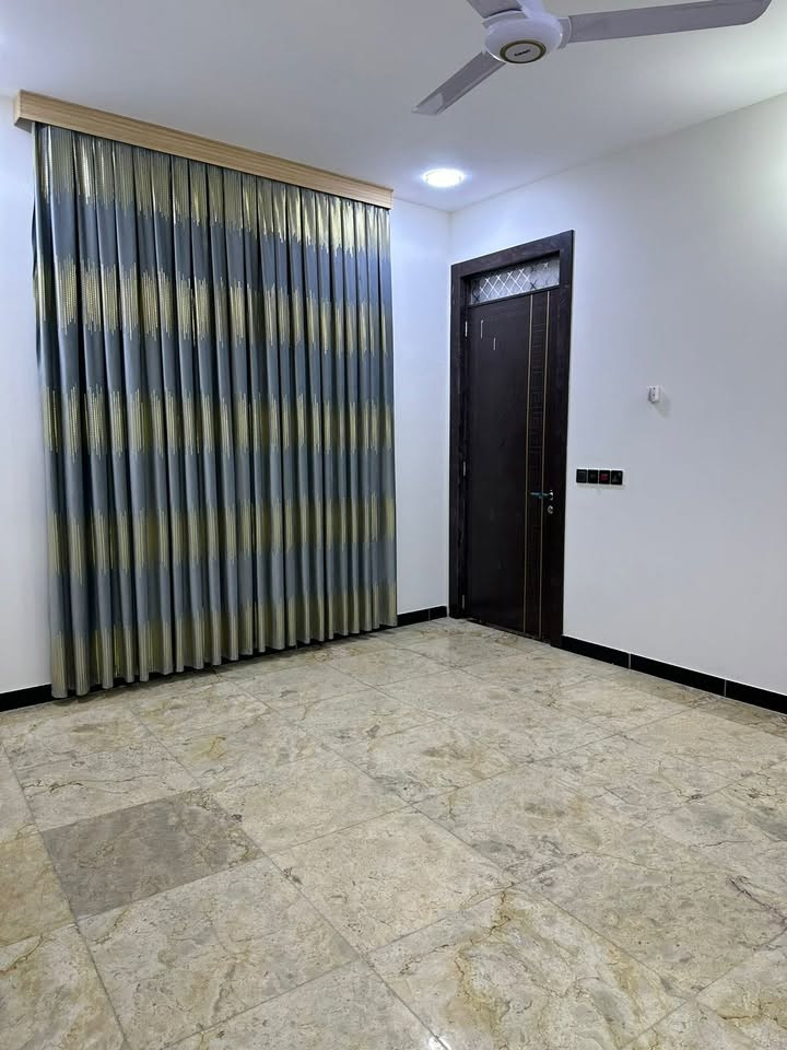 بيت للبيع في بغداد – الدورة
📍 الموقع: الدورة – خلف كلية الهادي
📐 المساحة: 100 متر
🏢 3 طوابق
🛏️ 5 غرف نوم
🚿 4 حمامات
🛋️ مؤثث بالكامل وجاهز للسكن

✨ مناسب للسكن أو الاستثمار التجاري
✨ موقع مميز وقريب من الخدمات

📱 للاستفسار والتواصل عبر واتساب فقط:
***********
