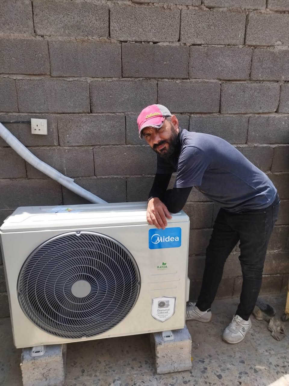 💯الورشة الهندسية للتبريد💯
لصيانه جميع الثلاجات والمجمدات والغسالات

❄️ تنصيب وصيانة سبالت ❄️

📞 ***********

مهندس احمد

إذا تريد تبريد قوي وشغل مضمون من أول مرة، احنا نشتغل بتنصيب وصيانة جميع أنواع السبالت بدقة وخبرة عالية، مع فحص كامل قبل التشغيل حتى يشتغل الجهاز بأفضل كفاءة طول الصيف.

✔️ تنصيب سبالت جديد باحترافية عالية

✔️ صيانة وتنظيف شامل للوحدة الداخلية والخارجية

✔️ فحص تسريب وشحن غاز بأجهزة مخصصة

✔️ معالجة ضعف التبريد والتقطير والأعطال الشائعة

✔️ فحص كامل قبل التسليم

⚠️ انتبه من الأسعار الرخيصة جداً، لأن بالفترة الأخيرة كثر التنصيب العشوائي والشغل غير المهني، والنتيجة تكون ضعف تبريد، تهريب غاز، أو أعطال تكلفك أكثر بعدين.

💡 أسعار شحن الغاز حالياً مرتفعة بسبب ارتفاع أسعار المواد بالسوق، لكن نحرص دائماً على تقديم سعر مناسب وشغل يرضي الزبون.

الجودة مو بالسعر الأرخص… الجودة بالشغل الصح اللي يريحك وما يرجعك للمشكلة مرة ثانية. ❄️

📞 للحجز والاستفسار:

***********

خدمة في جميع مناطق بغداد.@الجميع
