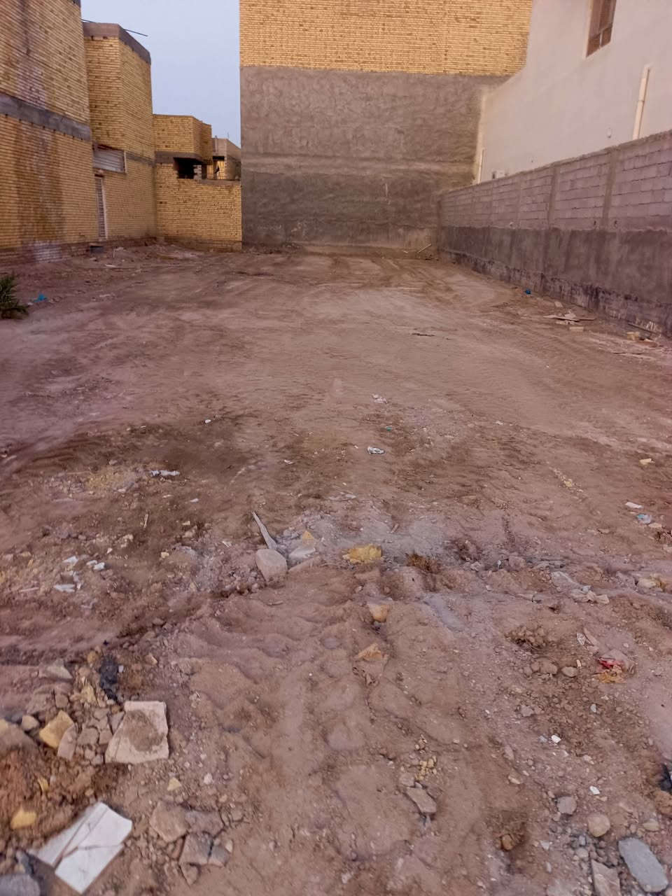 قطعة طابو اسهم للبيع المساحة 300م شارع السفينة تبعد عن الشارع العام 50متر كل الخدمات متوفرة ماء مجاري تبليط ضوئي  كهرباء عرض الشارع 10م
***********

