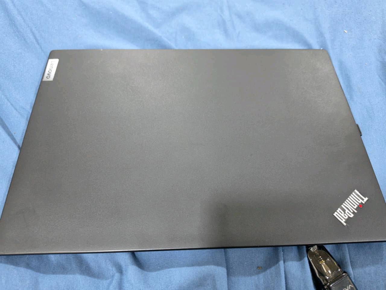 لابتوب ثينك باد t14s للبيع فقط نضافه 99% المواصفات:
معالج core i7-1185G7 الجيل 11

رام 32 جيجا ddr5 بسرعه 4267 

هارد 256 SSD قابل للتطوير

كارت شاشه مدمج iris 16GB

شاشه حجم 14 بدقه 4k مع خاصيه ال HDR و ايضا مانع انعكاس 

تحتوي على بصمه اصبع و IR (بصمه وجه)

بطاريه تدوم من 2 ساعات الى 6 ساعات حسب الاستخدام

السعر 750 الف و بيها مجال قليل 
العنوان بغداد الغزاليه لا يوجد توصيل
هـ/***********