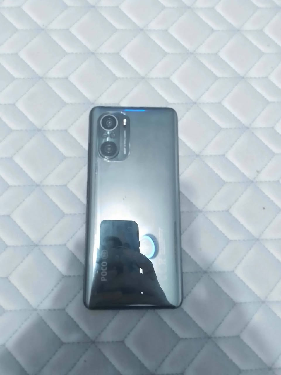 بوكو F3
ذاكرة 256
يدعم شحن سريع 
60فريم
شاشه AMOLED سلسة 
فقط مبدل ايسي شحن 
السعر 175 وبي مجال
