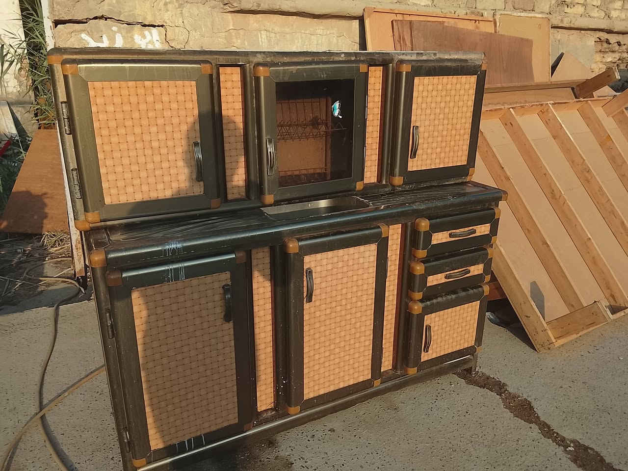كاونتر تركي نضيف جدا مترين وملحق مترين
وسنك متر ونص وملحق متر ونص السعر خاص مكاني بالقاسم ***********
