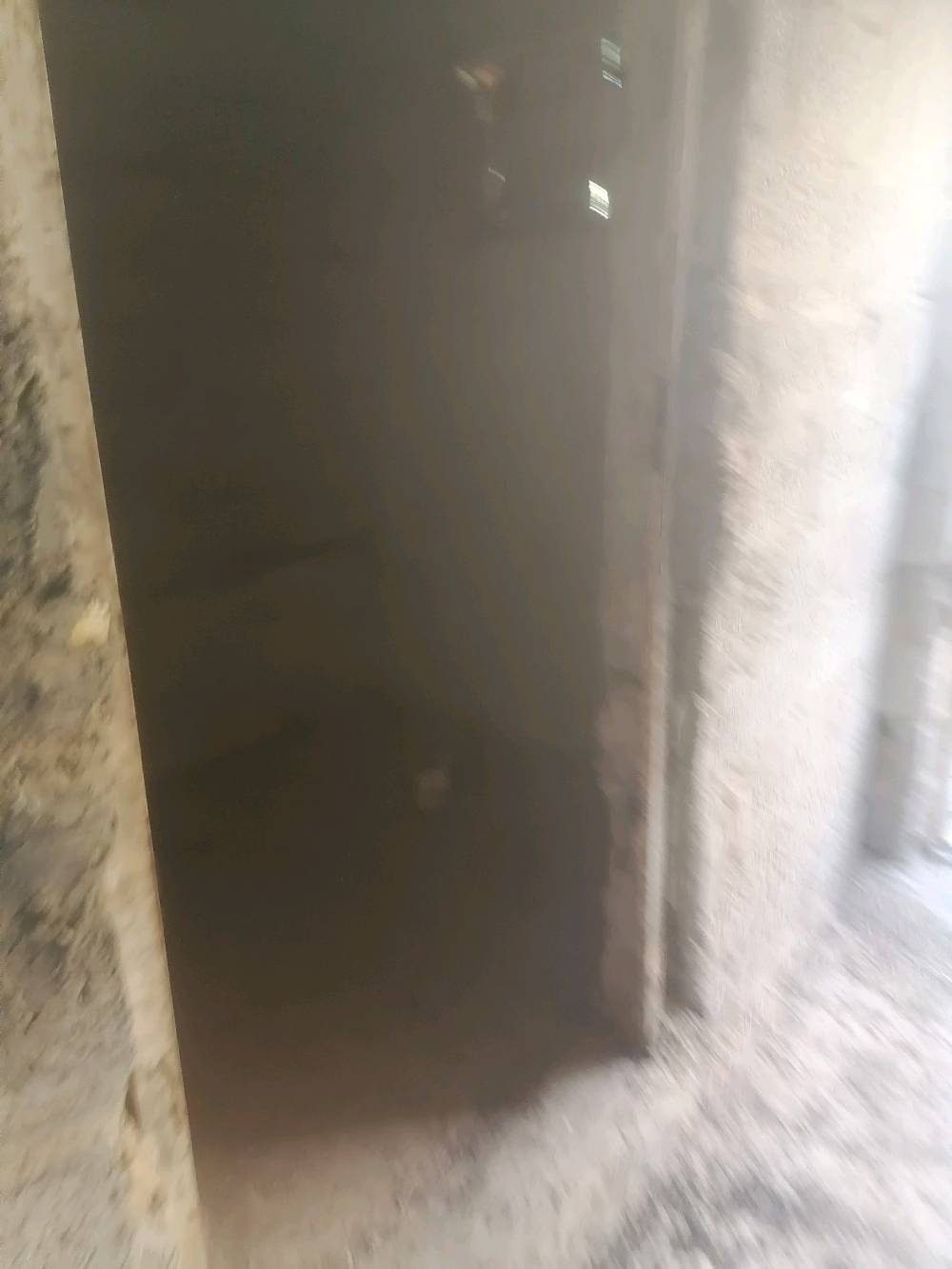 سلام عليكم هيكل. مساحته 325مربع. بي بناء 150متر يحتوي علئ غرفتين نوم كبيرات حمام مطبخ استقبال. تواليت خارجي. صب مسلح. الموقع. الراشديه قرية السلام السوامره سابقا.  سعر 55وبي مجال قليل. سند 25 زراعي. ***********