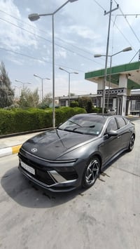 سوناتا  2025 وارد كوري يعني بس (غاز )  رقم بغداد فول مواصفات ماعدا الف...