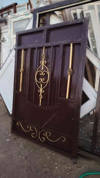 باب • للبيع