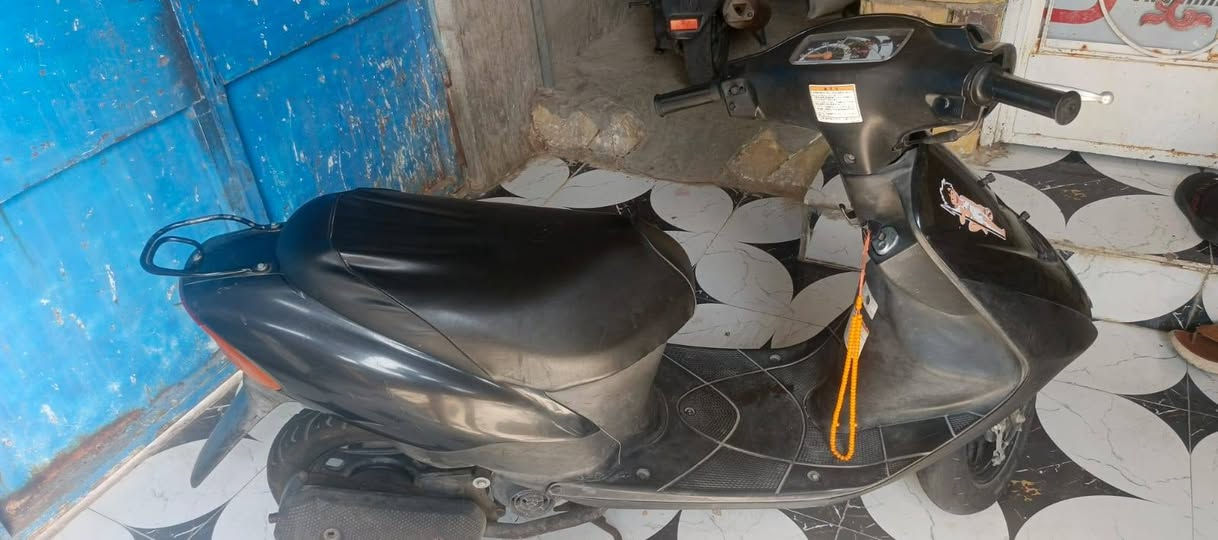 سلام عليكم شباب دراجه سازوكي البيع نضيفه كفاله عامه من محرك ومن كلشي صوت ناعم ويخبل شلعه حلوه  واني مكلف بل نشر وهذ رقم راعيه يريد ياخذ غير دراجه ويريد يبيعه ***********
