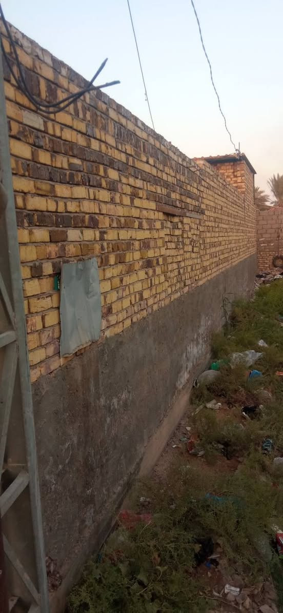 السلام عليكم بيت للبيع في التاجيه زراعي مساحه 200متر بناءطابوق الواجهه 10ونزال 20على شارع 10متر  الاستفسار اتصال 📞***********📞

