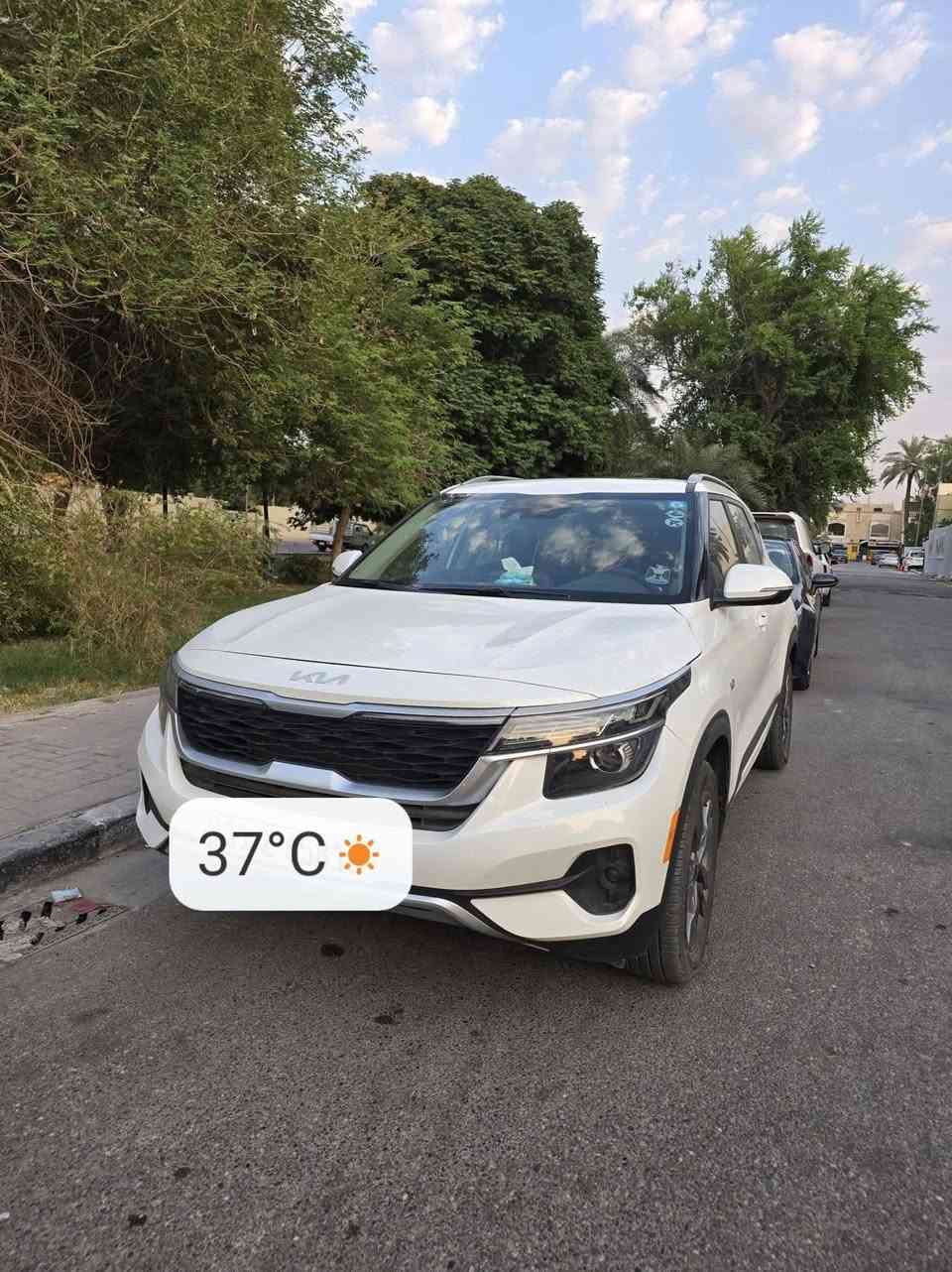 السلام عليكم.    🇮🇶🇮🇶🇮🇶
@كيا سليتوس.    موديل   2023. 
محرك 2000 دوش   
 ماشيه 59km  
رقم بغداد الجديد باسمي تحويل ثاني يوم
السياره وارد كندي حادث بسيط جدا بدون تبديل او صبغ بدون ايرباك 
كير محرك مكفول 
تخم تايرات جديد اصلي
باتري جديد 
سيارة جاهزه من كلشي والحمدلله
بصمه 
تشغيل عن بعد
تبريد قطعتين 
تدفئة كشنات
تدفئة ستيرين 
توقف ذاتي
اشاير بل مري
رادار جانبي
كار بلي 
رادار امامي
حساسات
كامره دواره عند رجوع
ثلاثه وضعيات (Sport/normal /smart)
*مثبت سرعه 
فور ويل 
مانع انزلاق
صور الحادثه مرفقها بل منشور 
مكانها بغداد 
 لايوجد ماسنجر 
رقم الهاتف ***********واتس اب  او اتصال

نص مكتوب في الصور:
- 37°C