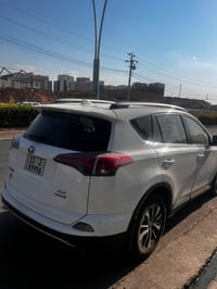 تويوتا Rav4  2018 مواصفات الxle هايبرد  ماشيه 267 كيلو ضررها موضح بالس...