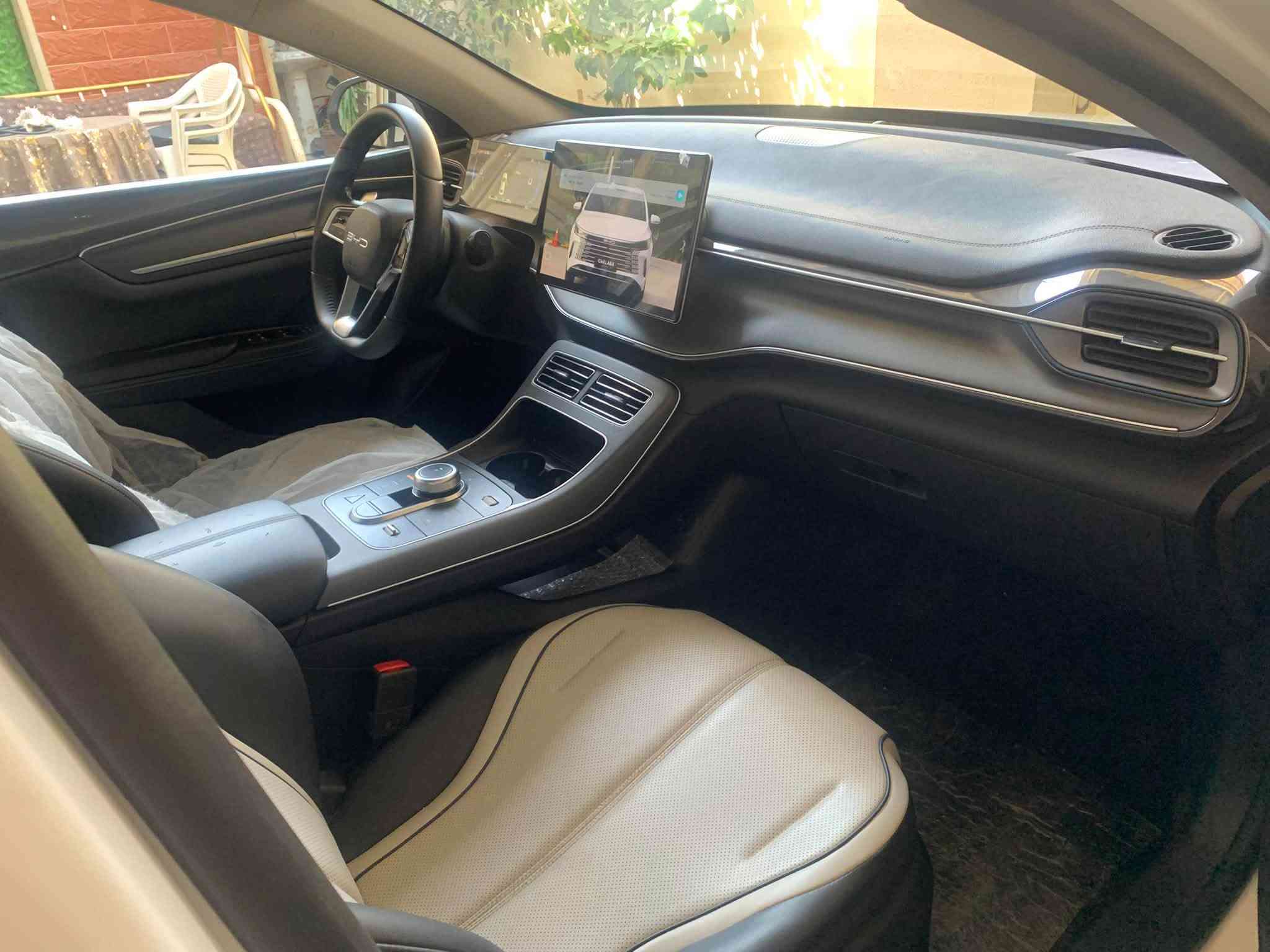 اBYD ديستروير 05 موديل 2025 💥🚘
سيارة الفخامة ⚜️، الأداء ⚡، والتكنولوجيا الذكية 🤖 تجربة قيادة ما تنسي! 😍
 اللون الابيض عداد الكيلو متر الكلي 18 الف
مرقم كامل برقم مميز بوضع الزيرو

✨ أهم المواصفات:

🔹 محرك 1.5 لتر (بنزين + كهرباء) يعطيك قوة مع توفير مذهل بالوقود ⛽⚡
🔹 مدى كهربائي يوصل ل 55 كم بالشحن الكامل 🔋
🔹 نظام DM-i الذكي لتبديل السلس بين البنزين والكهرباء 🚀
🔹 شاشة وسطية قابلة للدوران 🎛️
🔹 عدادات رقمية بالكامل 🔥
🔹 مقاعد جلد فاخرة بتصميم رياضي 🖤
🔹 كاميرا خلفية + أنظمة أمان .. السعر النهائي 138 للاستفسار ***********
