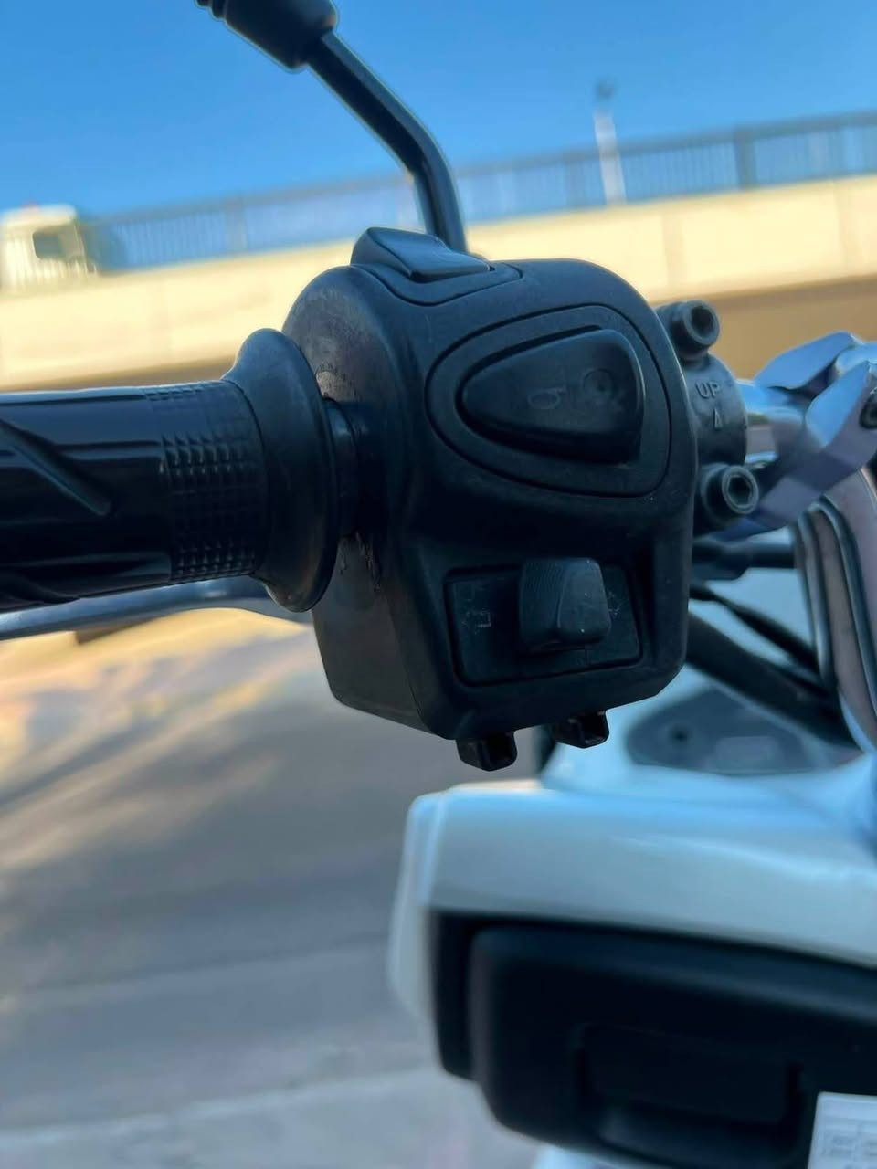 السلام عليكم
Pcx الجيل الاول 
الدراجه فول خير من الله لا تنقيص لا تبخير المكينه مكفوله كفاله عامه من البرغي 
بيها طحه زغيره بالدشبول فقط 
اي نقص مابيها الشراي ينتصل ويدلل 
رقمي ***********
السعر 11$ بيها مجال شي بسيط
