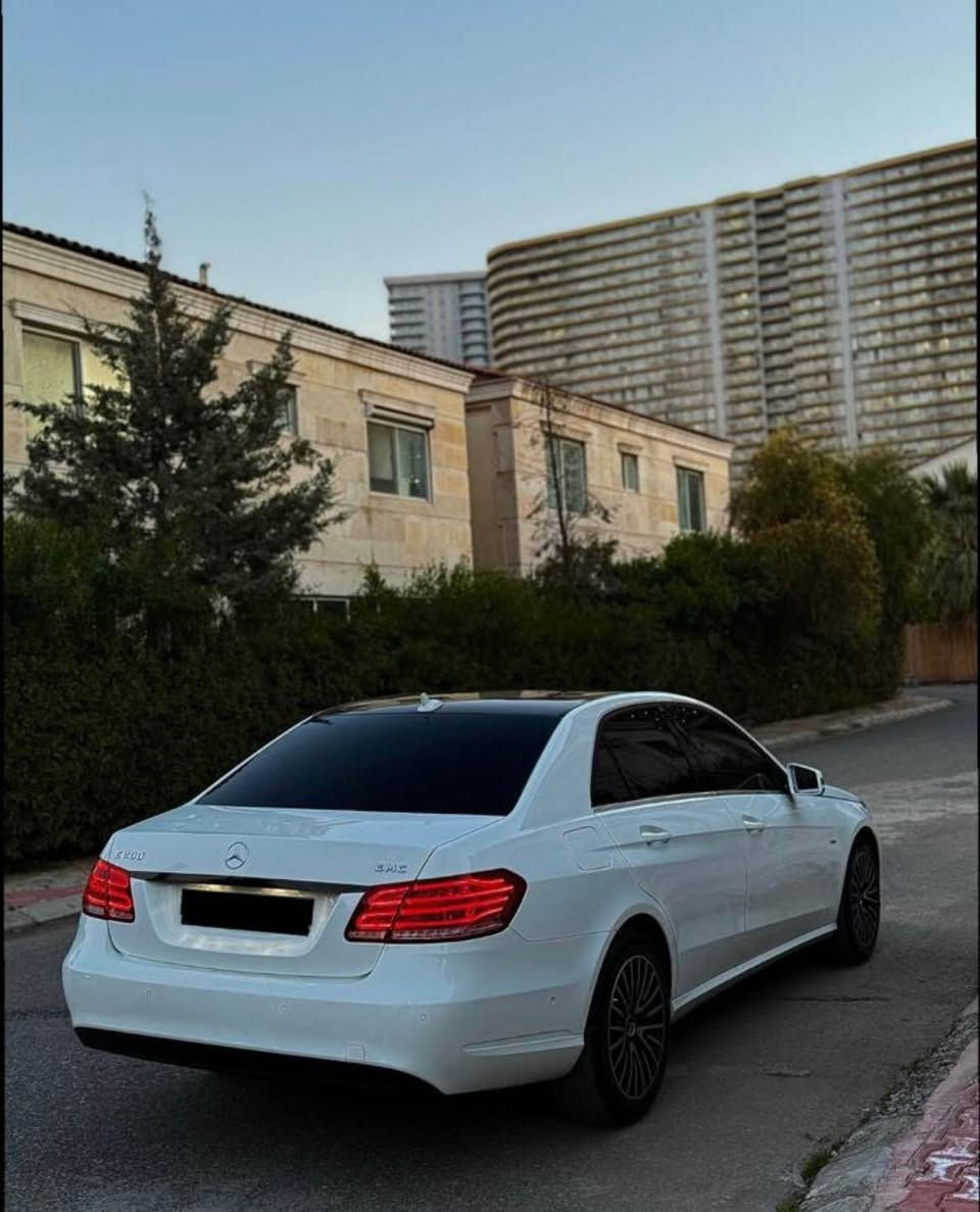 Mercedes benz E200
٢٠١٤ سفرى شه ريكه هه ولير 
٣ بستى بوياخه 
له سه ر ساخه 
***********
ره قه م هه ولير به ناوى خومه دعامى بو دعامى بشرت 
٩٠ميل روشتووه أربيل, العراق
