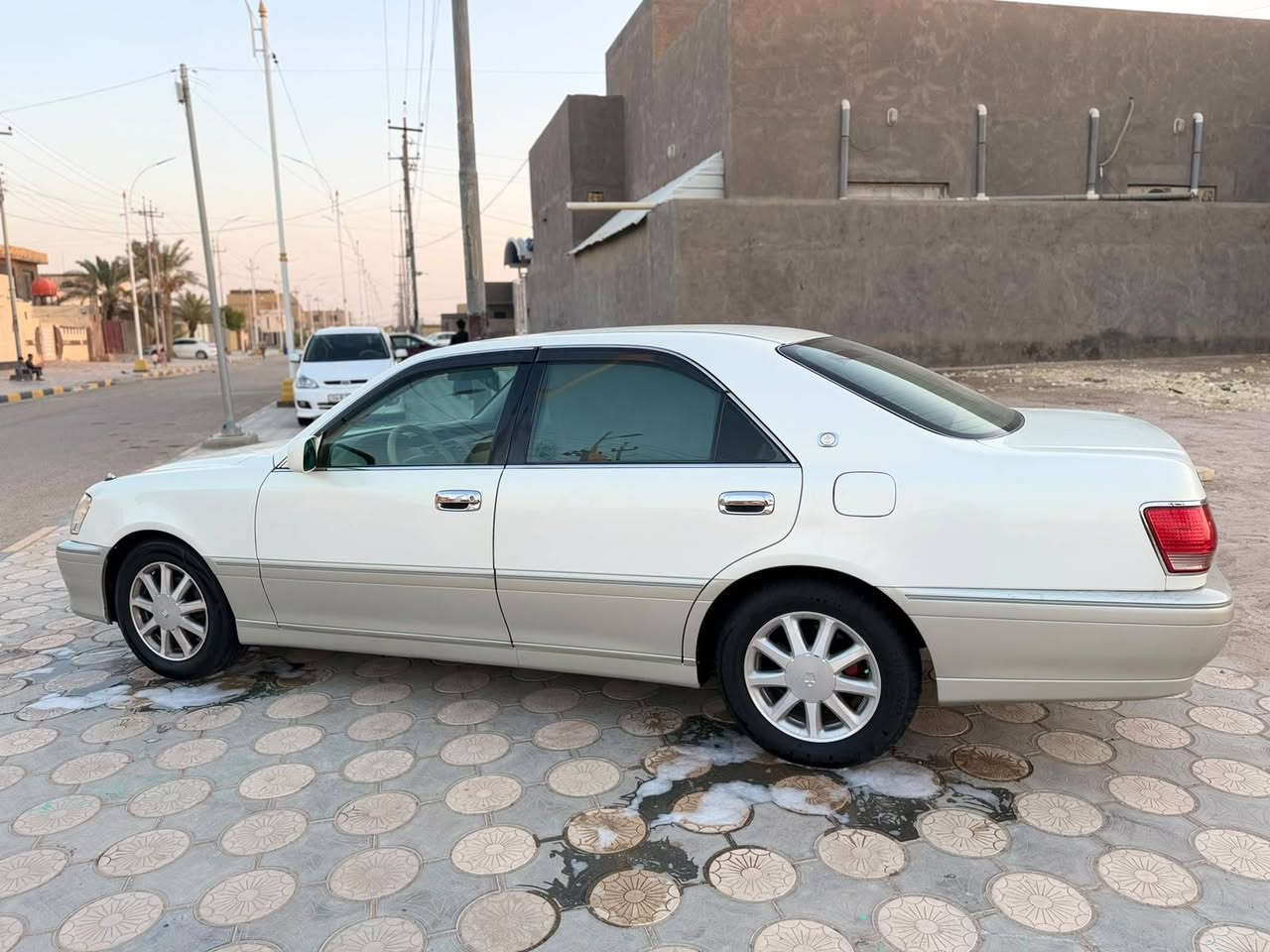 السلام عليكم جنون للبيع موديل 2003 كرستال دكمتين برده خلفيه خضراويه السياره دواخل بيجي  السياره مكينه وكير دي فور الجبير بعدها بلضمان صار خمسه ايام من شديتها حداديه خلي امامي توني مسويها تبريد ثلج تخم تاير جديد رقم بصره تحويل مباشر باسم المشتري السعر 140 $ مكان السياره ذي قار رقم الهاتف ***********
