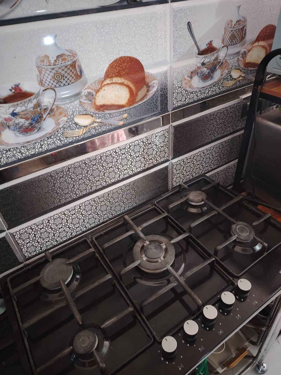 طباخ منضدي للبيع الطباخ شغال وجديددد وخمس العيون شغاله ونضيف مكاني بغداد ***********
