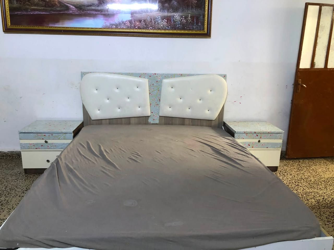 غرفه نوم 5قطع نضيفه جدآ للبيع وبسعر مناسب عنوان زركته تازه الاستفسار ***********بي واتساب او مراسله الصفحه
