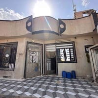 بيت للبيع • ١٢٠م • غرفتين