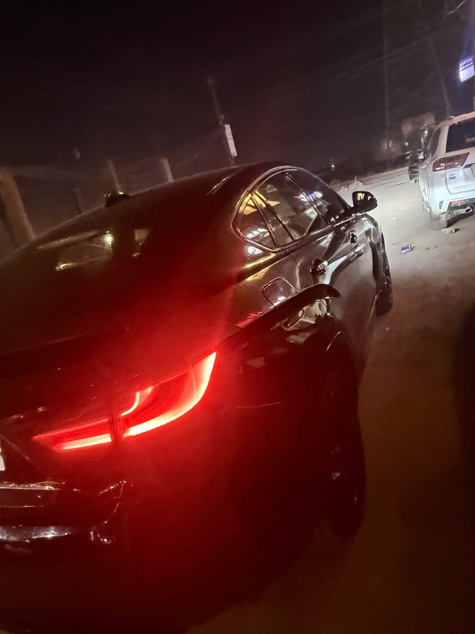 للبيع بي ام X6 موديل2018 لمتد
  فول مواصفات للبيع العنوان بغداد الدورة 
رقم بغداد تحويل مباشر    السعر 310. 
للاستفسار الاتصال ***********
